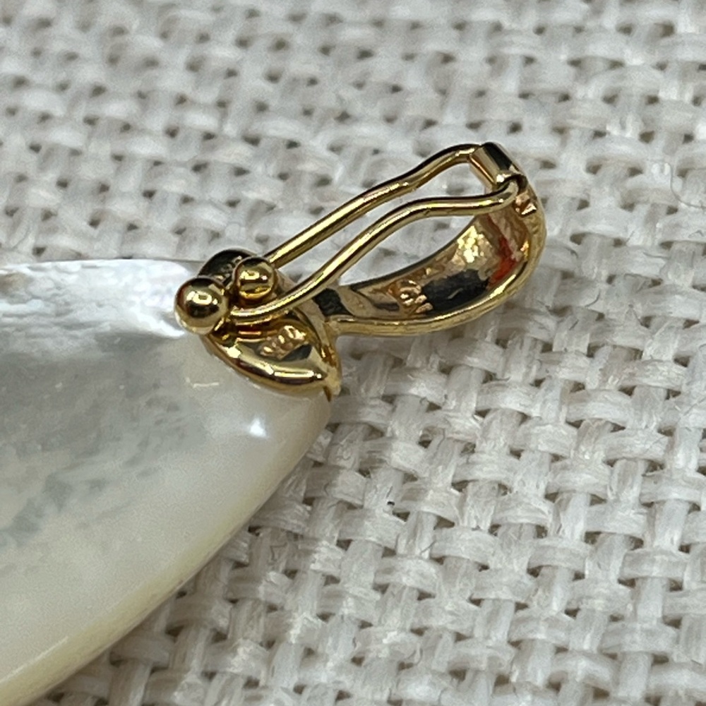 Genuine Vintage 14k Gold Mother-of-Pearl Teardrop Pendant, 7.1g, Stamped 14K - Picture 8 of 17